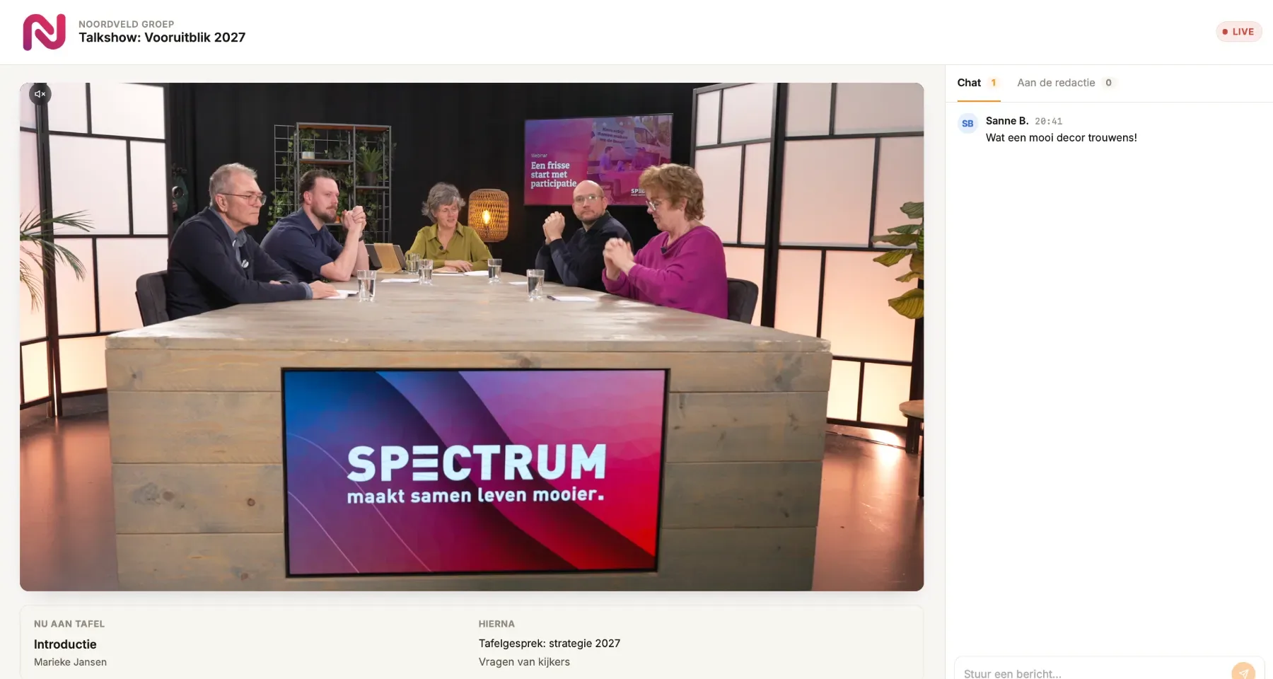 De kijkerspagina van Juno Live met een talkshow en de chat.